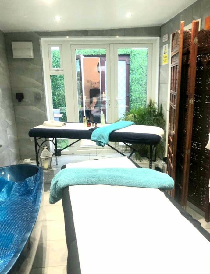 Apartment With Private Hot Tub, Sauna, Ice Bath, Gym رينهام المظهر الخارجي الصورة